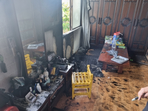 16일 제주시 애월읍 주택 화재 현장. [제주도 소방안전본부 제공]